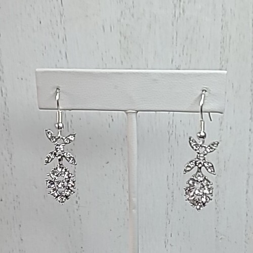 Womens Silver Toned 1.5 mm – 3 mm Rhinestone 15″ Chocker Set Earrings 1 1/2″