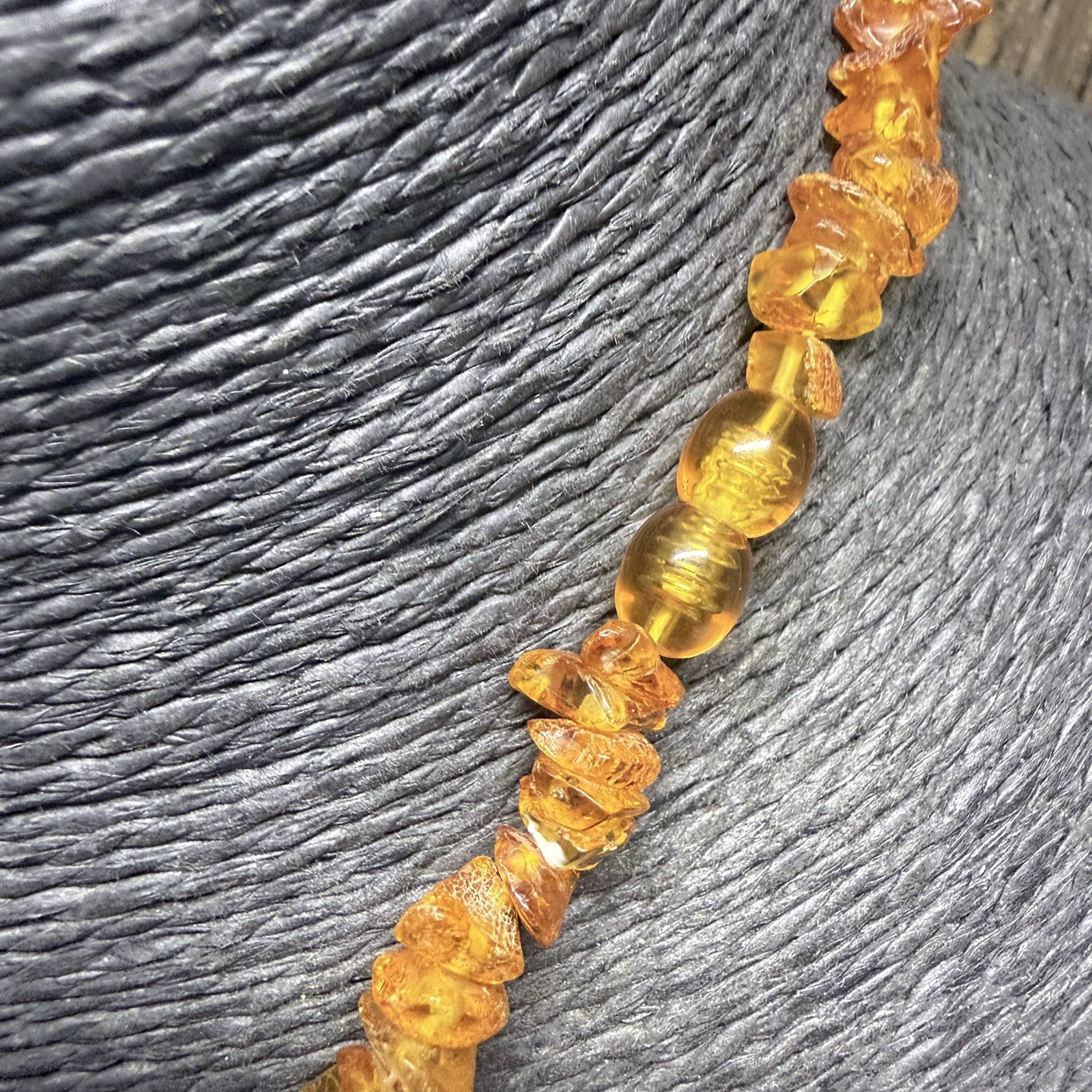 VINTAGE Amber Chip Beaded Necklace Orange Gemstone Retro Kitsch Pretty 46cm