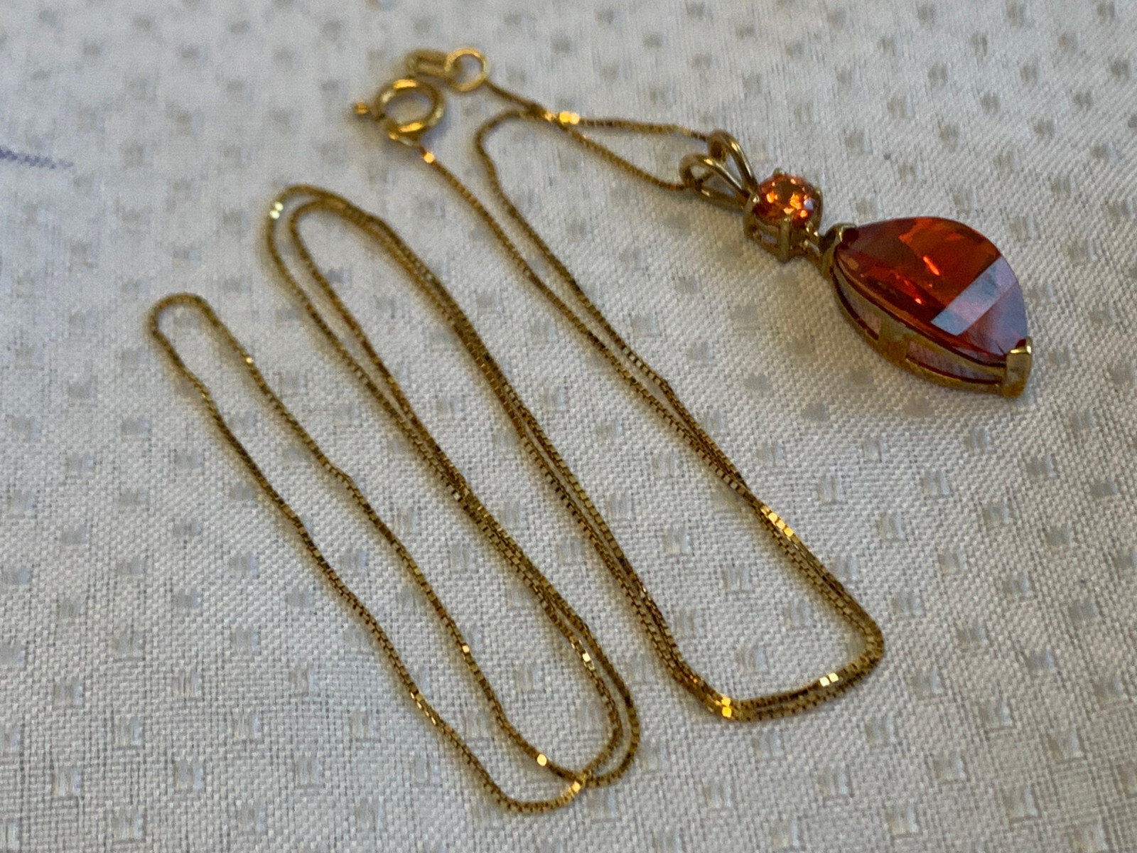 10K Yellow Gold Necklace 2.7g Jewelry 18″ Box Chain Curved Orange Stone *READ*
