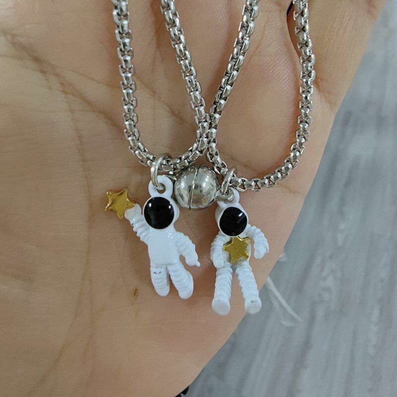 2pcs Magnetic Couple Love Space Astronaut Heart Pendant Necklace Fashion Jewelry