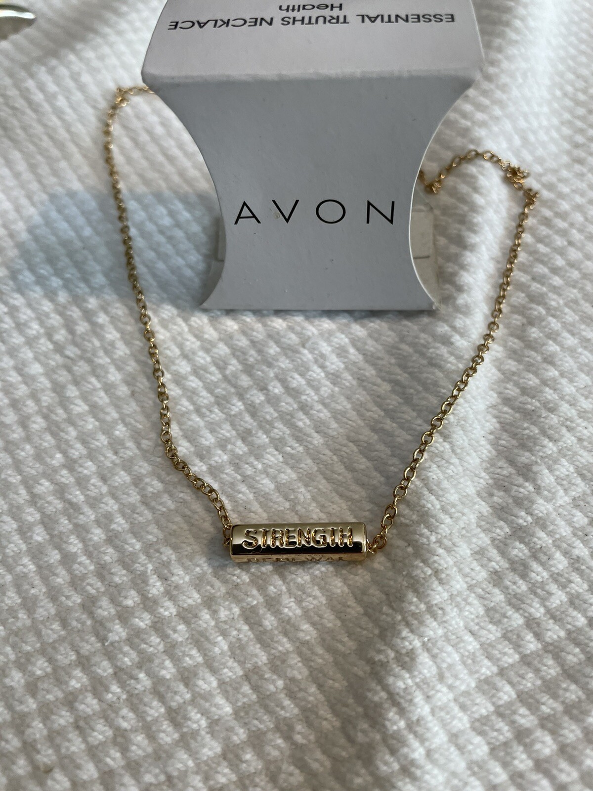 Avon Essential Truths Necklace – Health