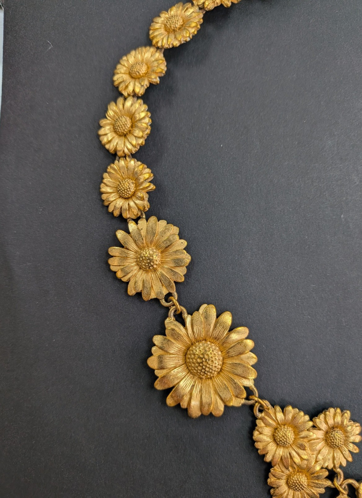 VINTAGE 1990’S? ESCADA FRENCH DESIGNER GOLD TONE ‘DAISY’ NECKLACE