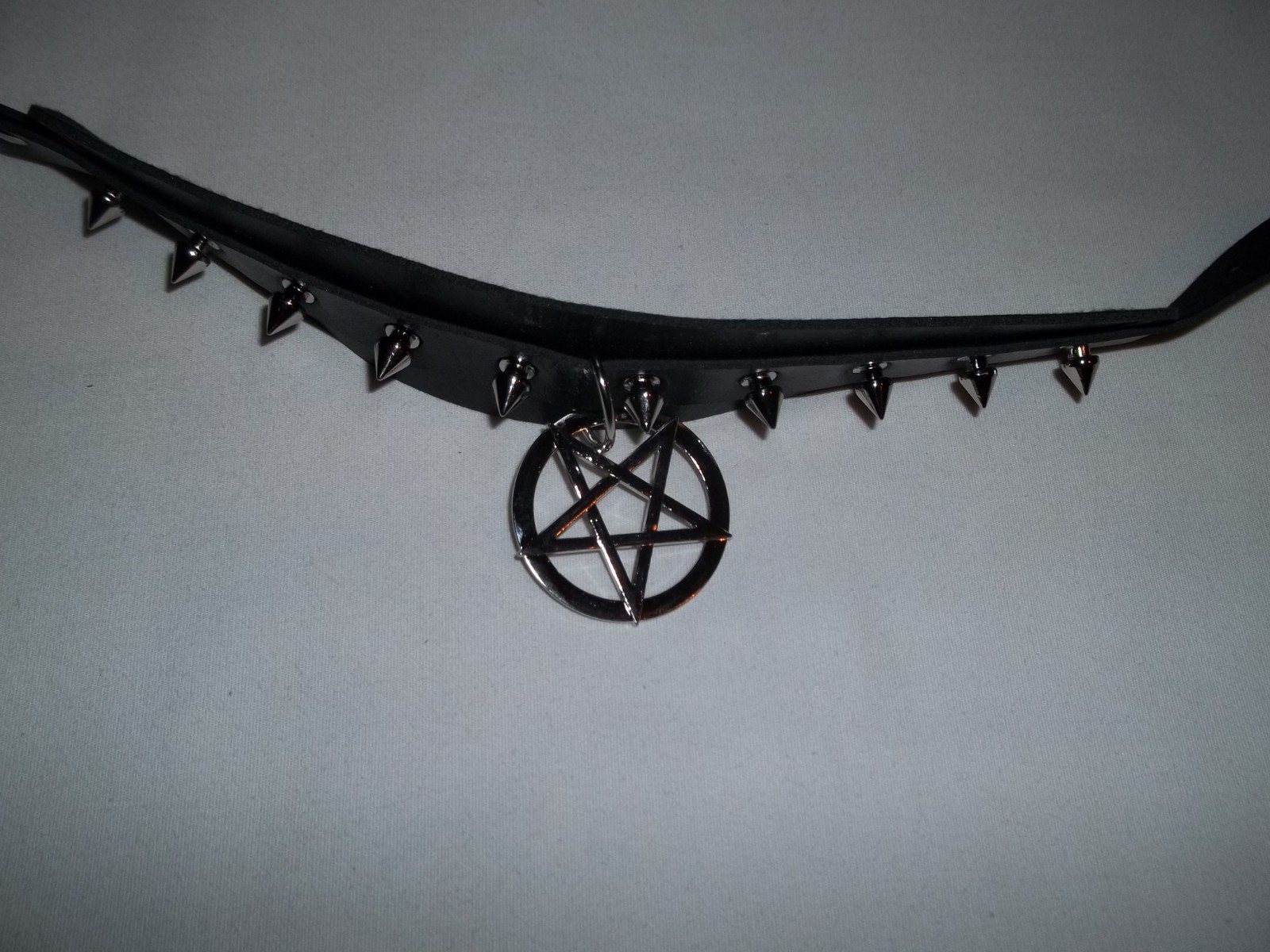 Spiked faux leather pentagram choker black nip goth