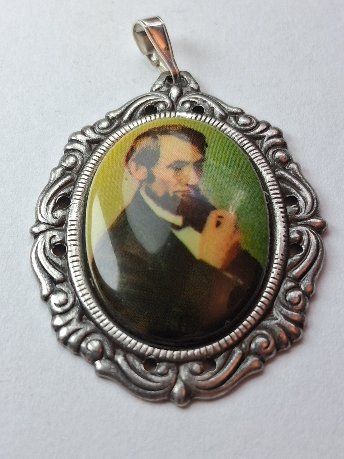 Gothic-Style 1½” X 1¼” Abraham Lincoln Cameo Pendant, Sterling .925 Hoop