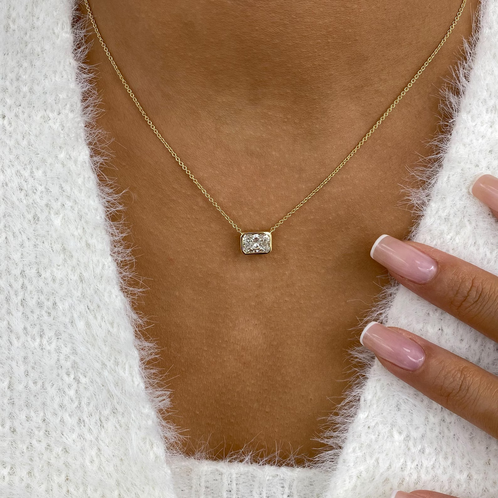 Lab Grown 1.50 Ct Radiant EF VS Diamond Bezel Solitaire Necklace 14K Yellow Gold