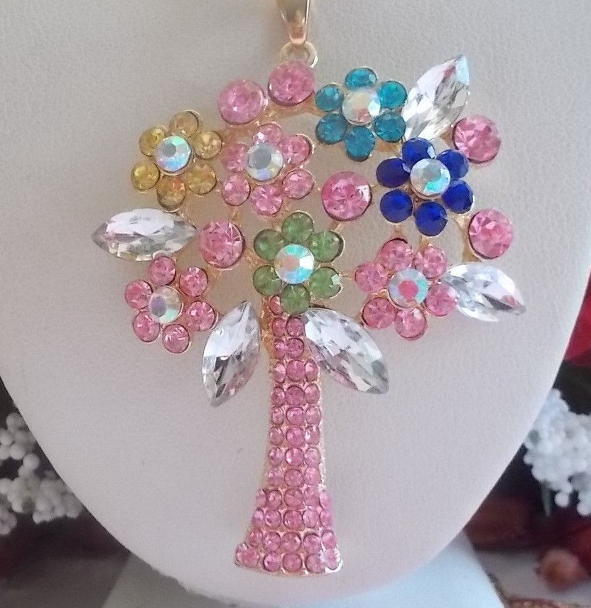 BETSEY JOHNSON LOVELY PINK VASE WITH FLOWER BOUQUET PENDANT CHAIN NECKLACE