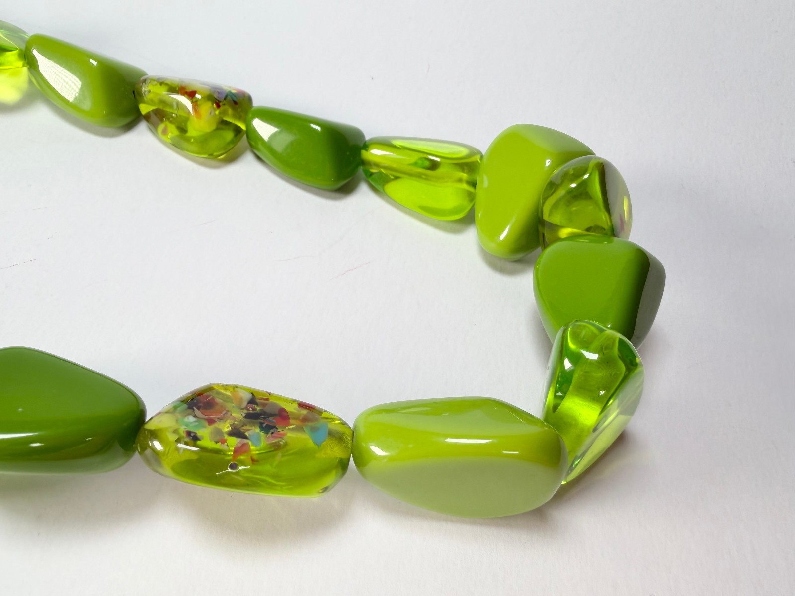 Jackie Brazil “Diamonds Green / Transparent Flintstone Bone 80cm Necklace N0080
