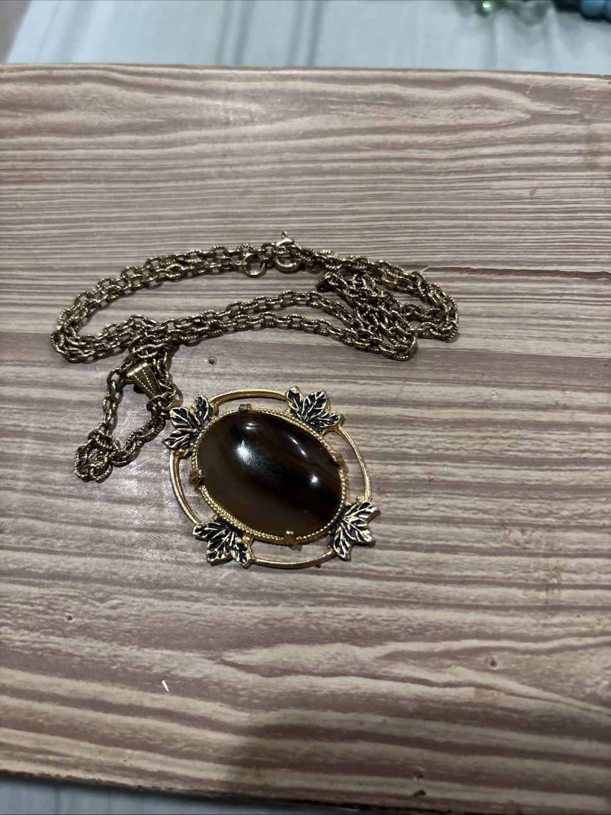 Purple Pendent With Chain V Elegant 24 Inches Long Fashion Jewelry