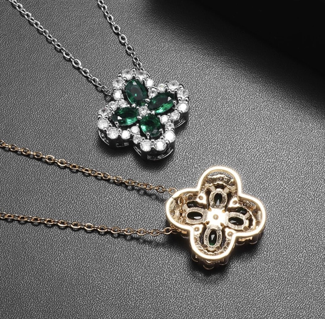 Stainless Steel clover 20mm necklace with 46 cm (18.1 in)chain and crystals
