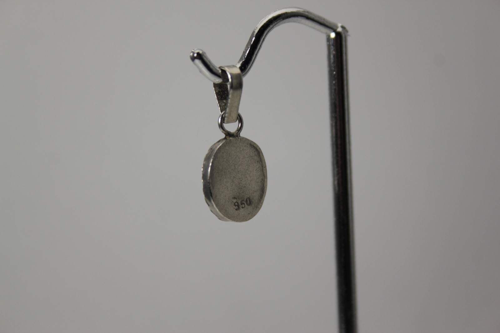 .950 Silver Hallmark Pendant With Blue Oval Stone In Bezel 1.1 Grams (PEN10430)