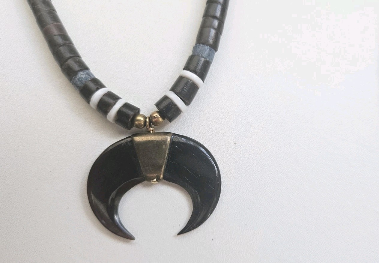 Vintage Heishi Bead Necklace Crescent Moon Pendant Tribal Boho Southwestern 18″