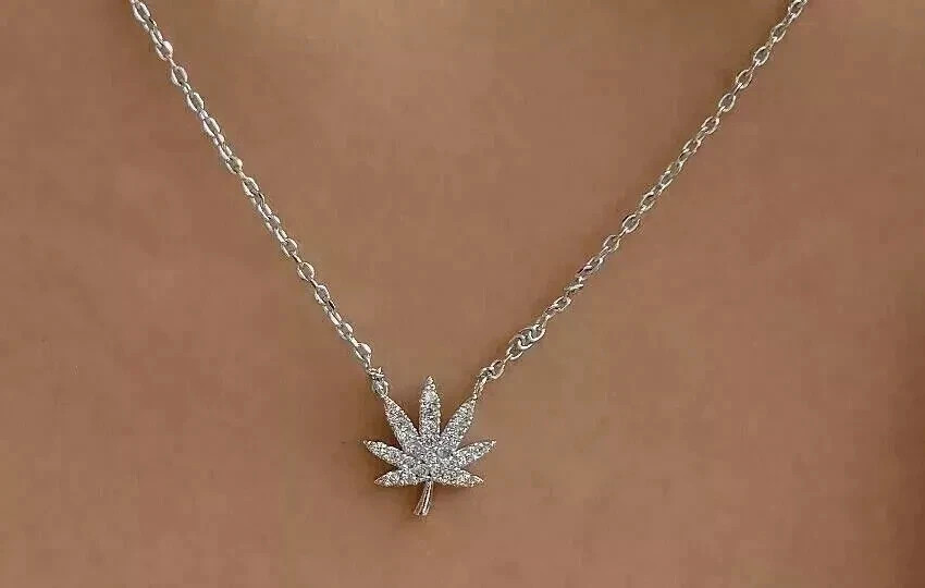 14K White Gold Plated 1.00Ct Round Simulated Diamond Leaf Pendant 18″ Necklace