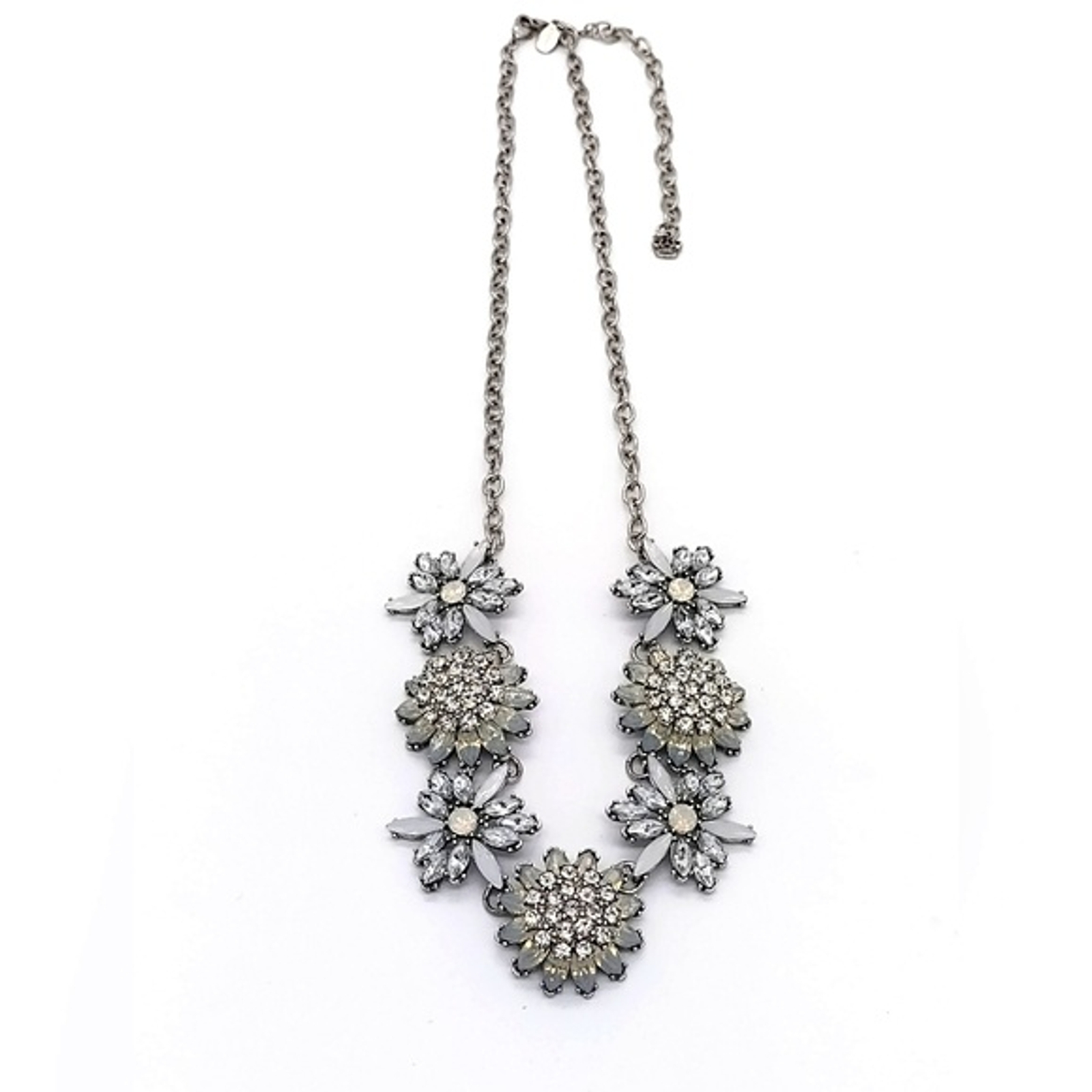 Flawless CHICO’S 22″ Statement Flower Bib Collar Necklace with 4″ extension