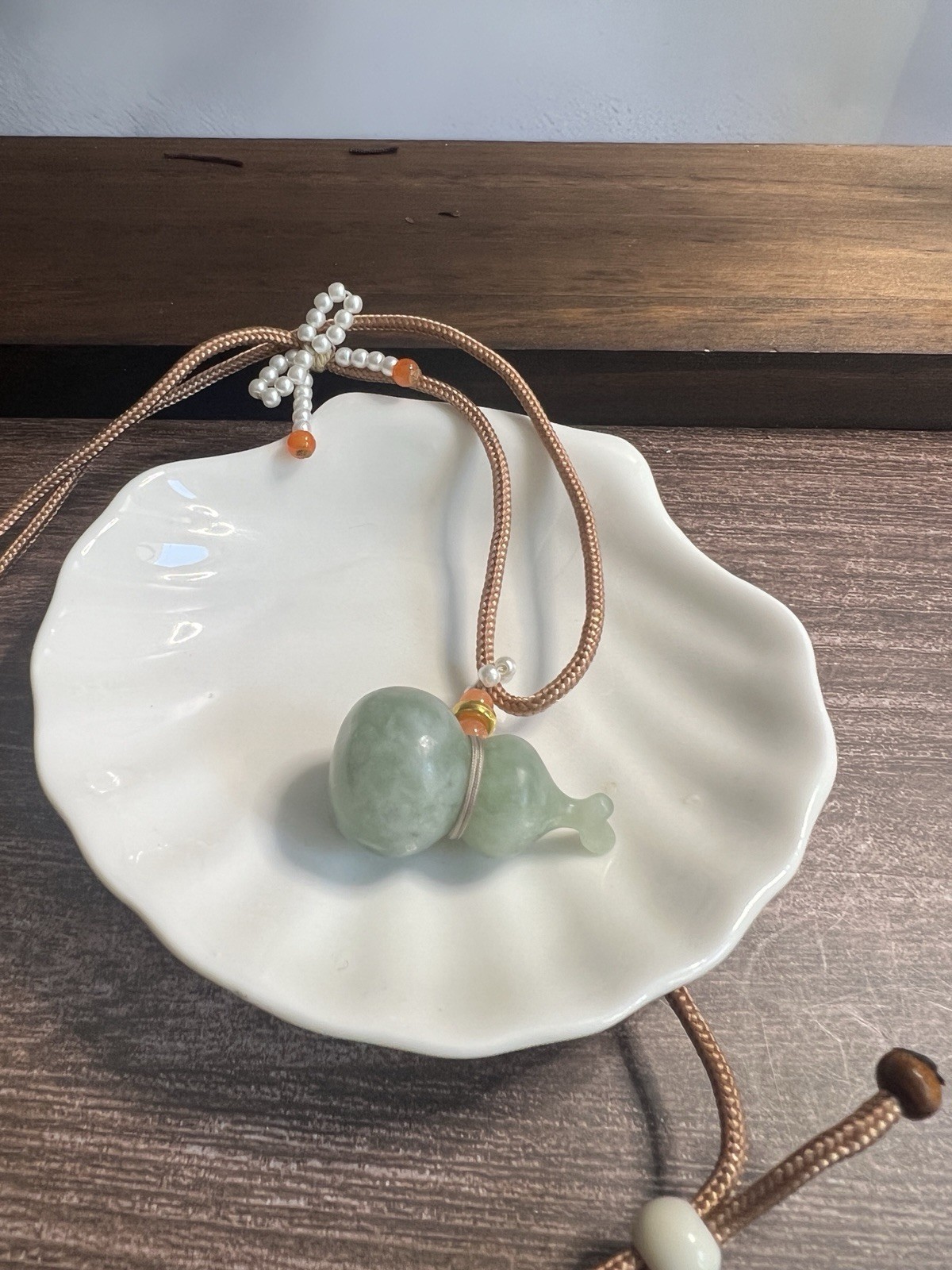Natural sleeve jade gourd necklace