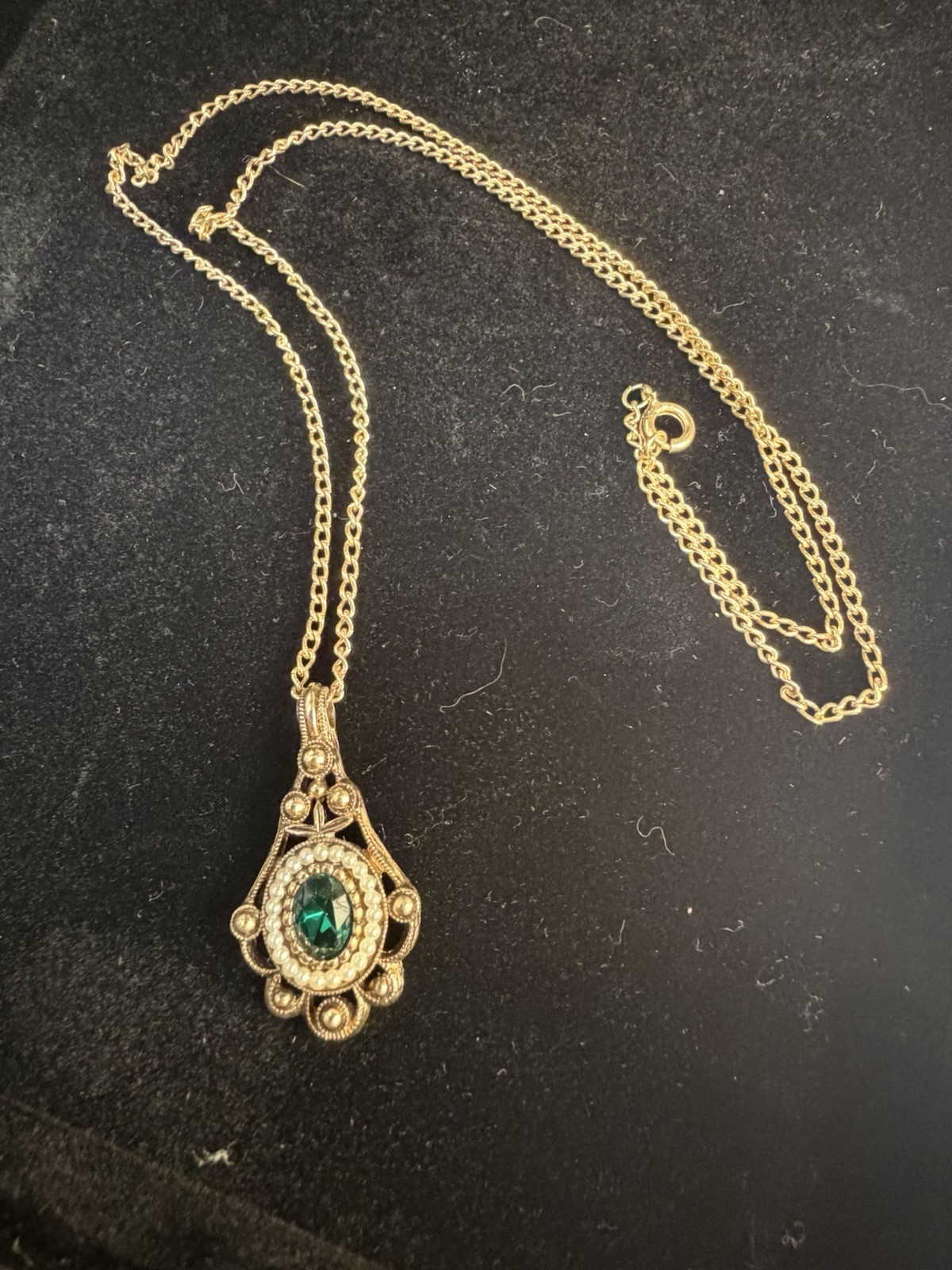 Vintage Avon 70’s Versailles Pendant Gold Tone