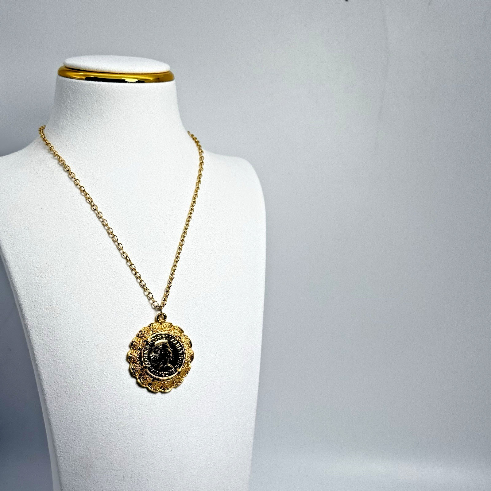 Necklace Vintage Queen Elizabeth II Coin Pendant Gold Tone Medallion Jewellery
