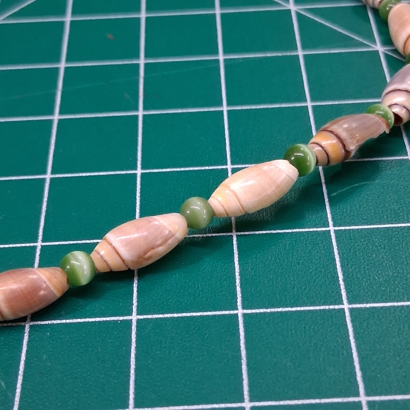 Vintage Tan Conch Sea Shell Green Glass Cats Eye Bead 16” Necklace