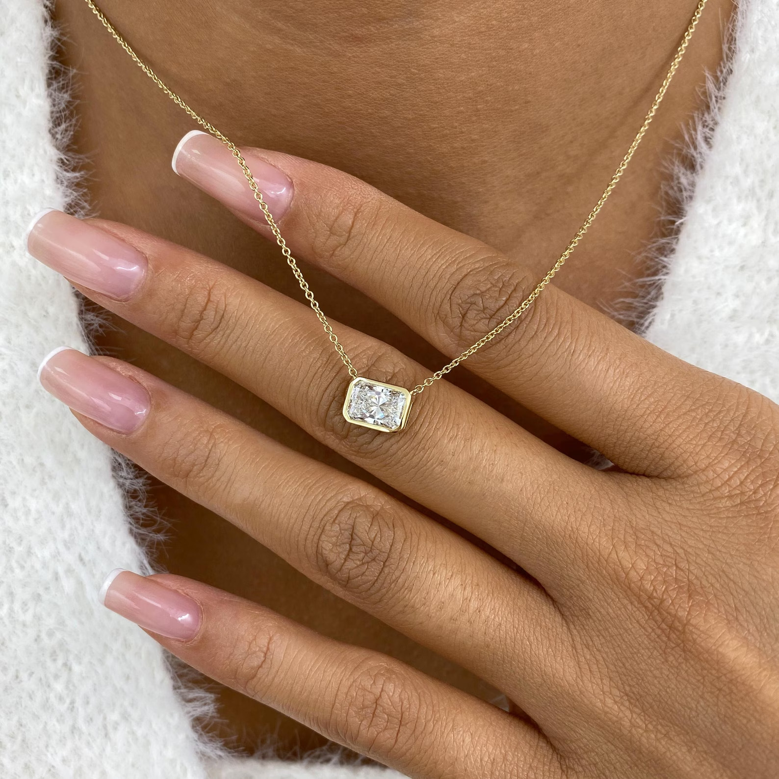 Lab Grown 1.50 Ct Radiant EF VS Diamond Bezel Solitaire Necklace 14K Yellow Gold