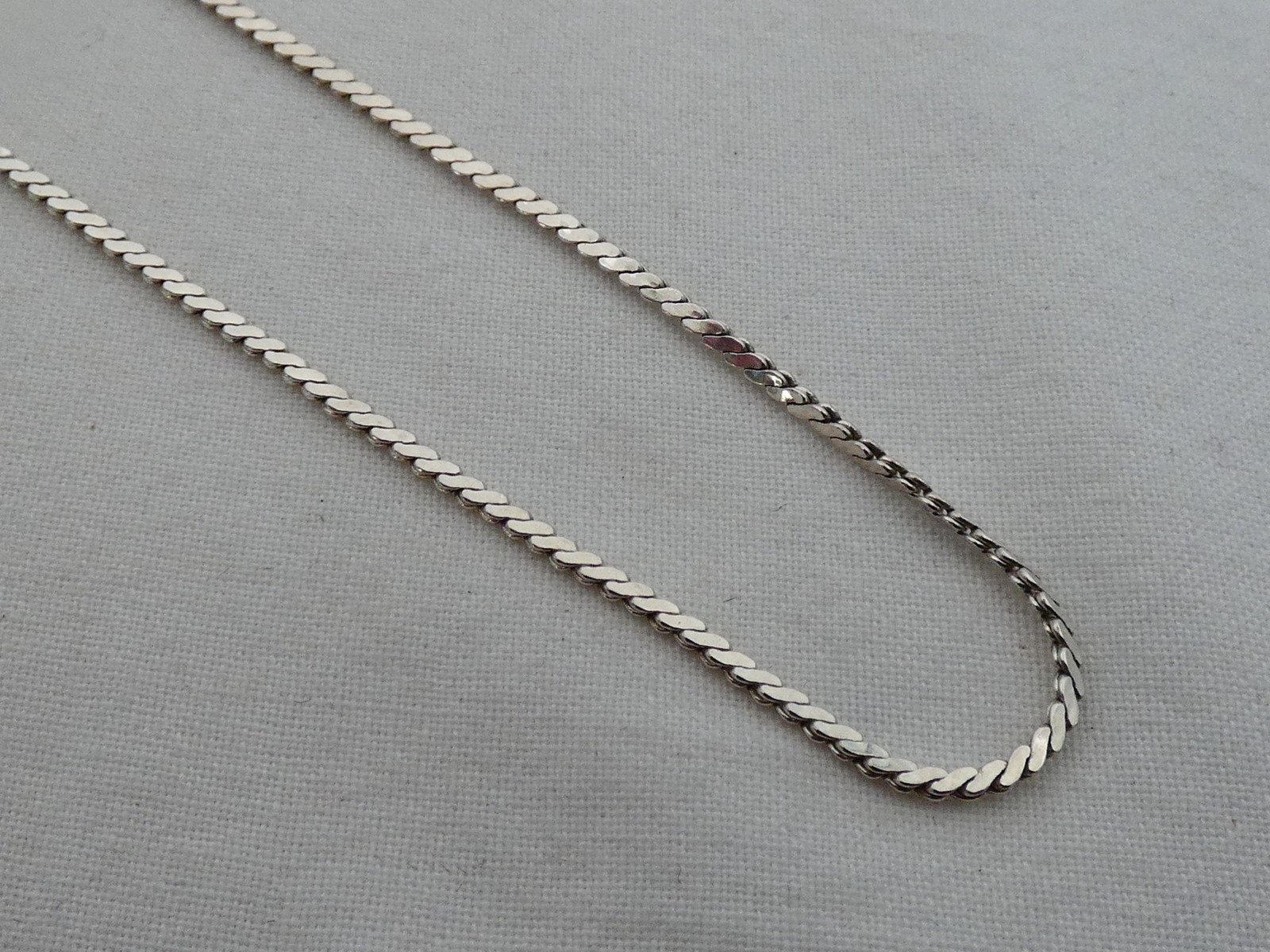 Estate Sterling Silver 18″ Fine 2mm Necklace DO-19