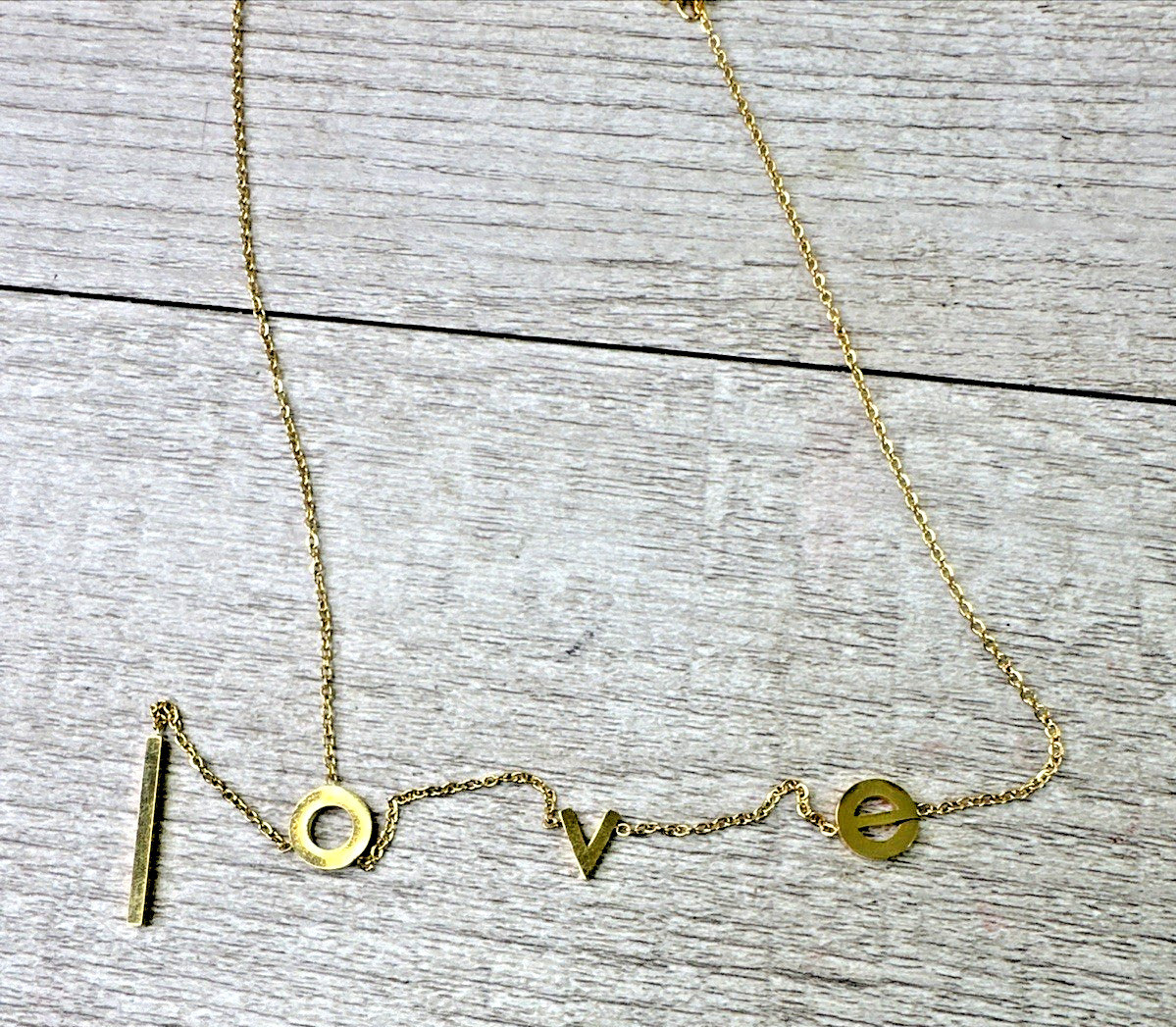 J Y 18 kpg Gold l o v e Chain Necklace 18 in.