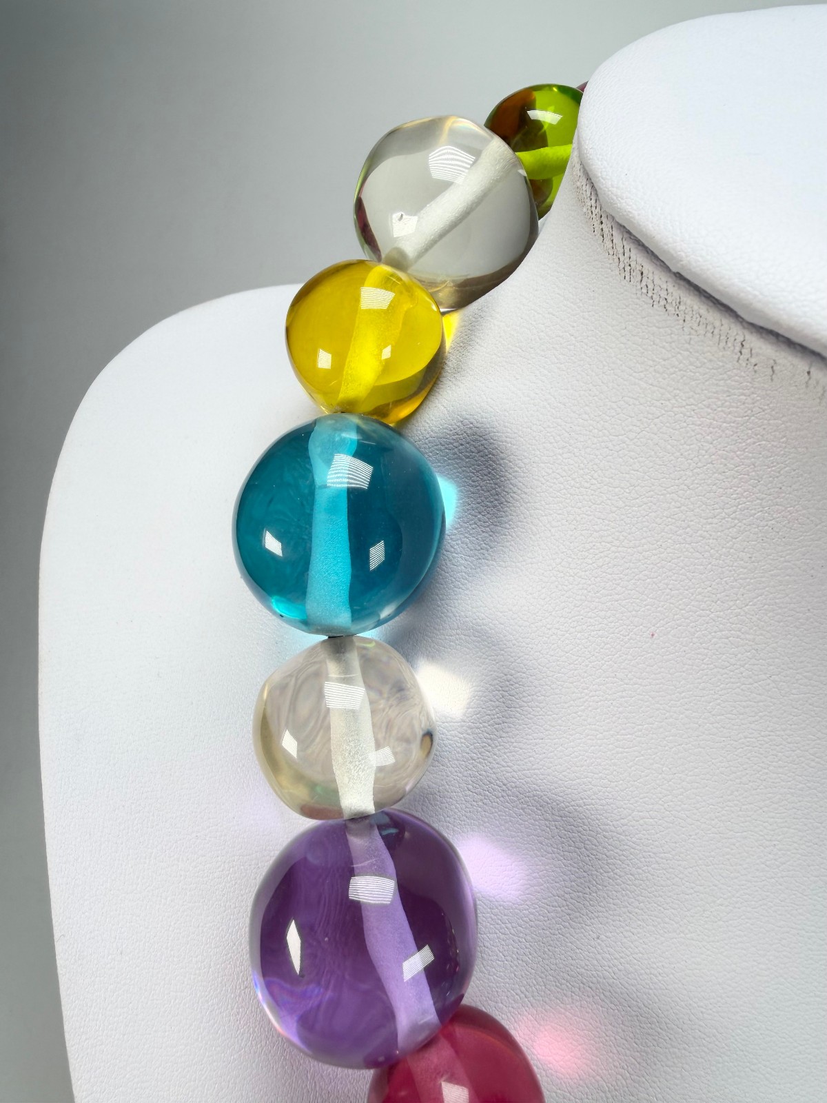 Jackie Brazil “Large Spheres” Transparent Paris Mix Short Abstract Necklace 50cm