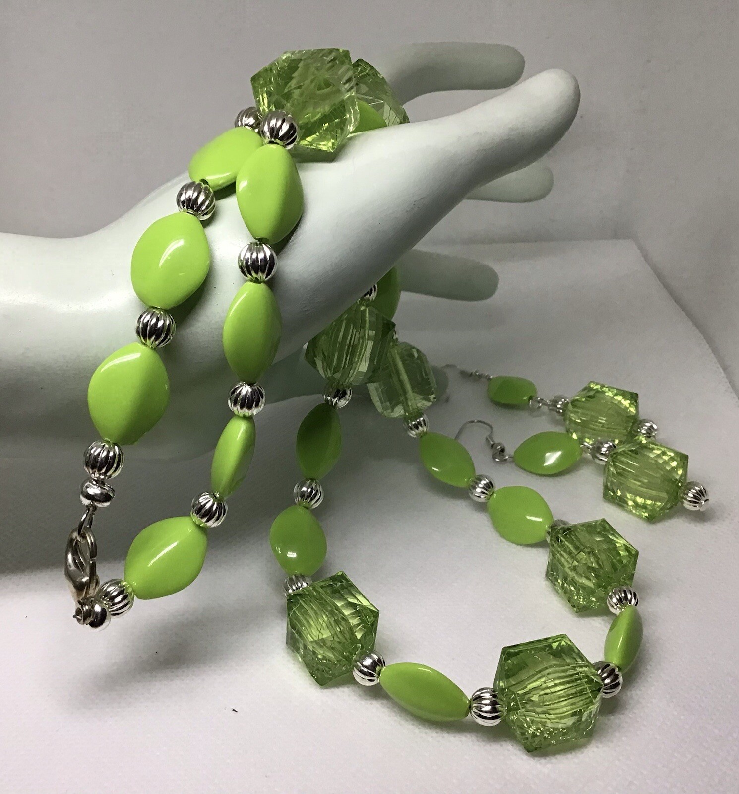 Beautiful Margarita Lime Green Glass Bead Necklace And Earrings Set