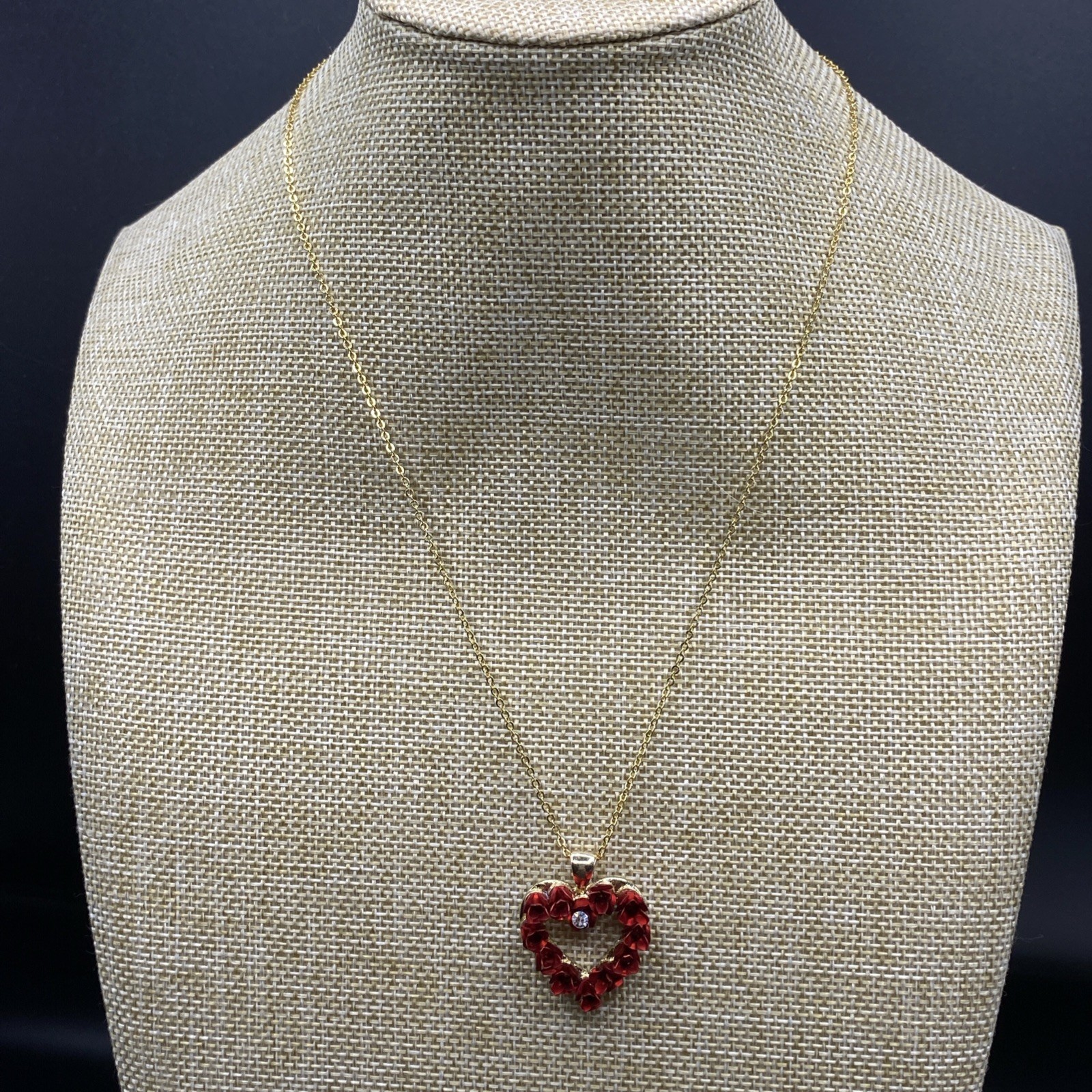Danbury Mint Gold Tone Clear Crystal Dozen Red Roses Heart Pendant Necklace 90s