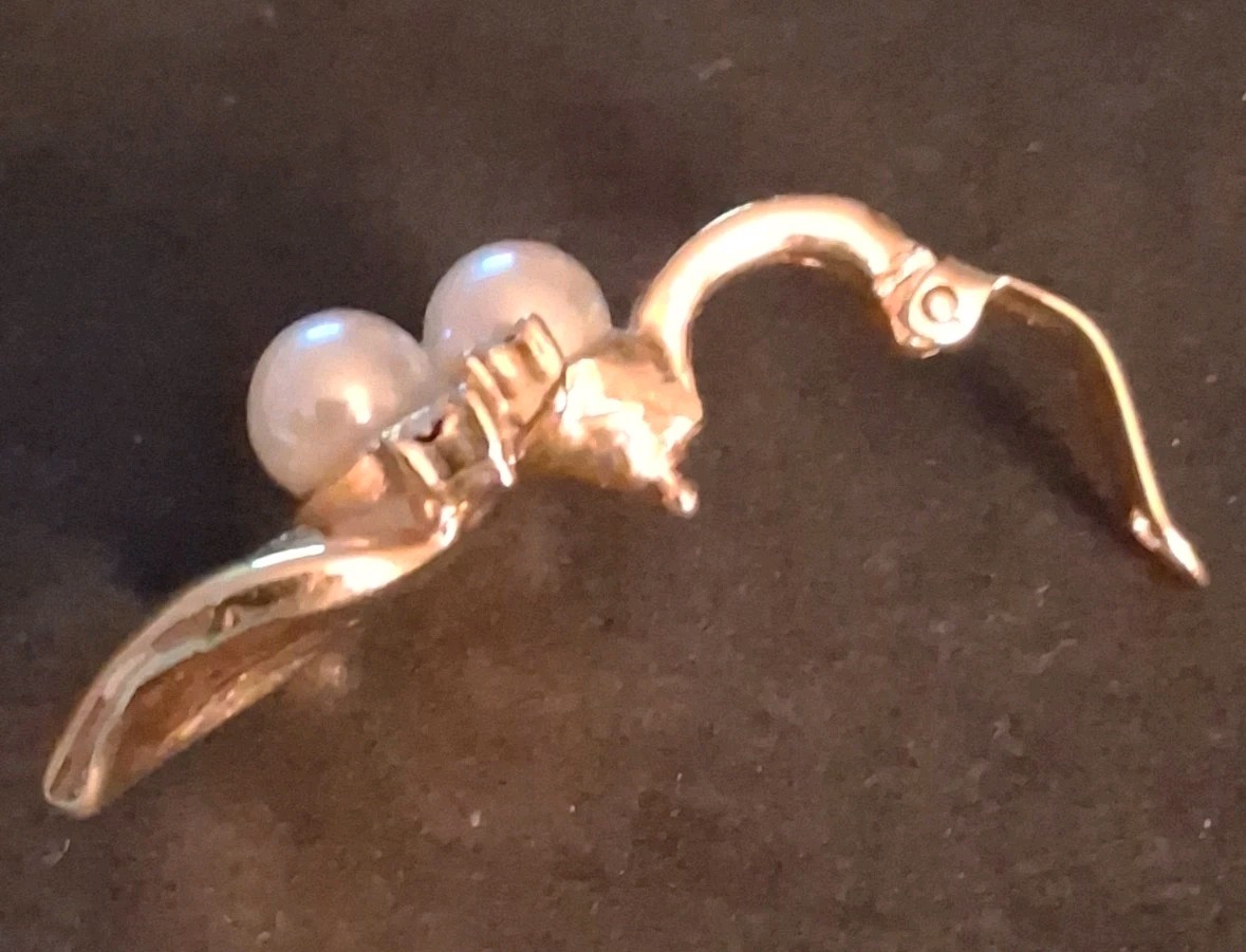 Vintage Signed ROMAN Faux Pearl Clear Rhinestones Goldtone Pendant Enhancer