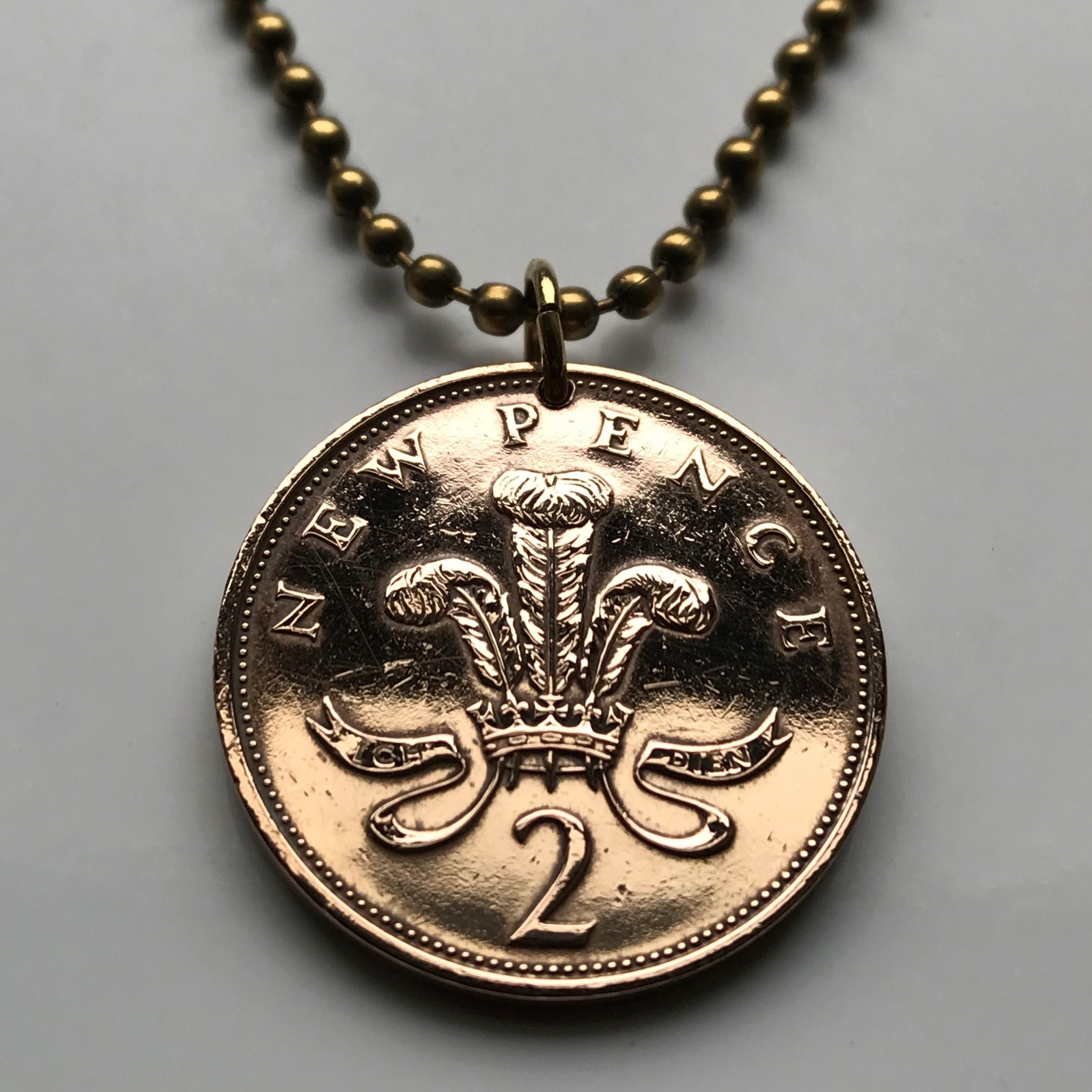 UK 2 Pence coin pendant Prince of Wales plume Welsh ostrich Cardiff Brit n000236