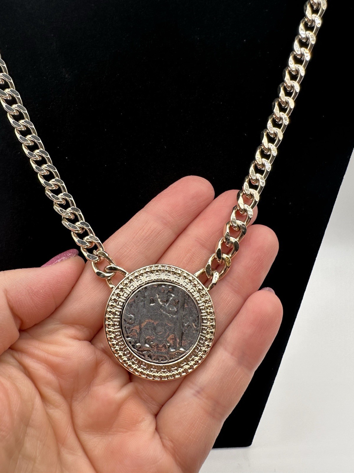 Gold Tone Curb Link Chain Necklace Round Coin Pendant 16in Adjustable Lobster