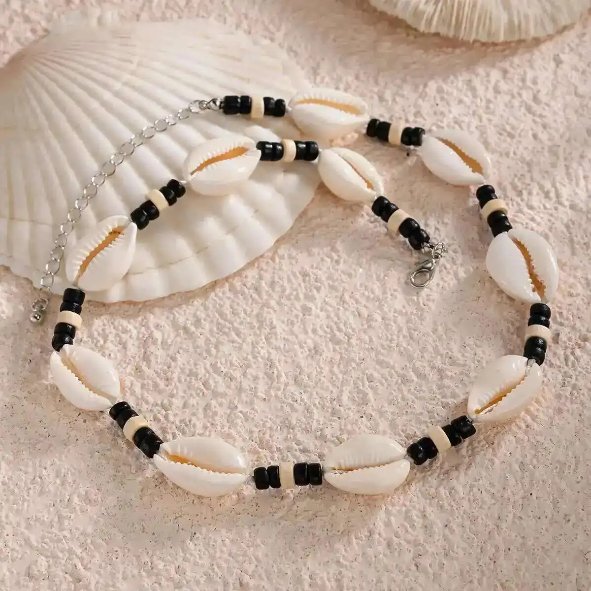 Bohemian Scallop Wood Bead Choker Necklace for Men Retro Adjustable Short
