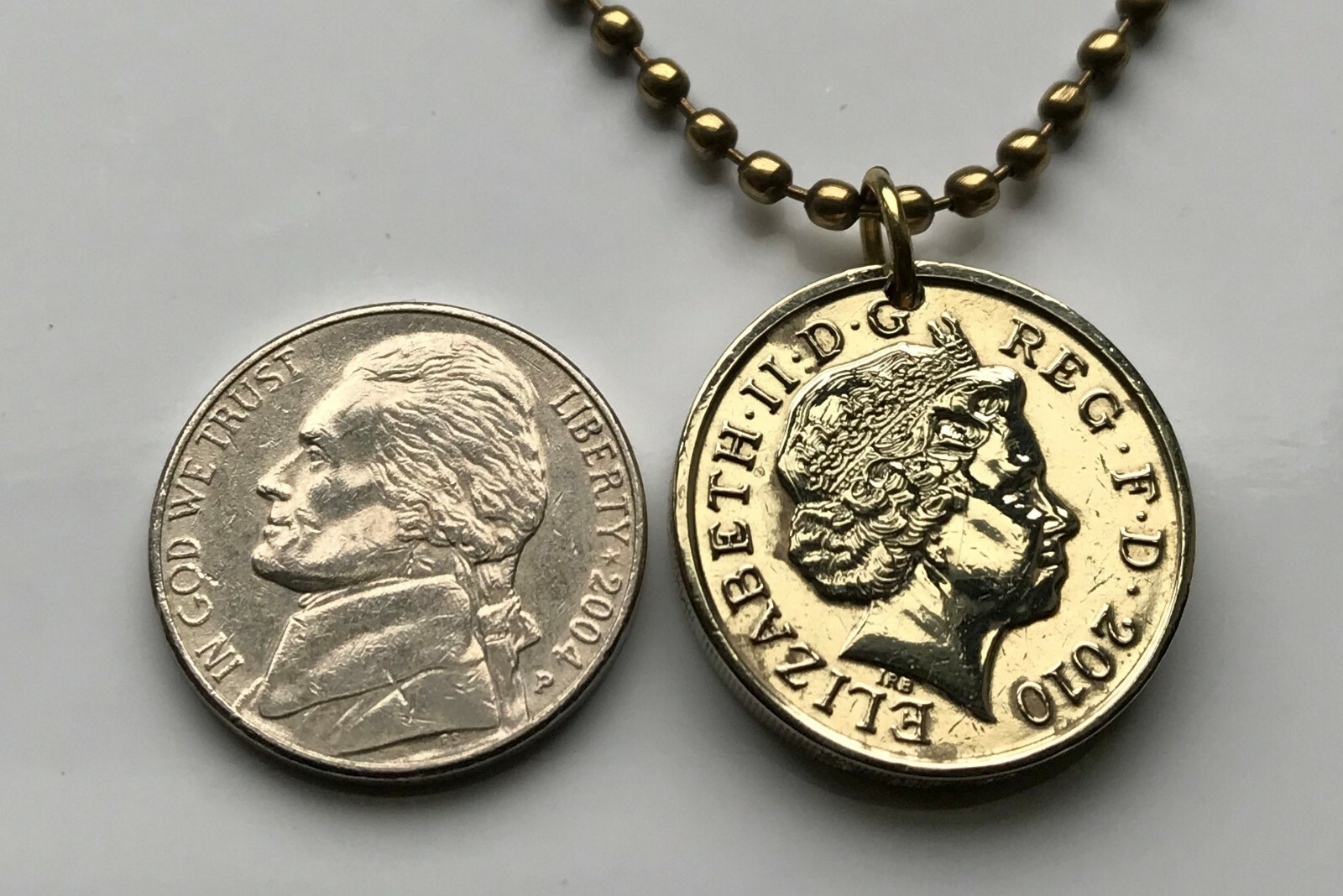 United Kingdom 1 Pound coin pendant British Royal shield Union Jack lions 002569