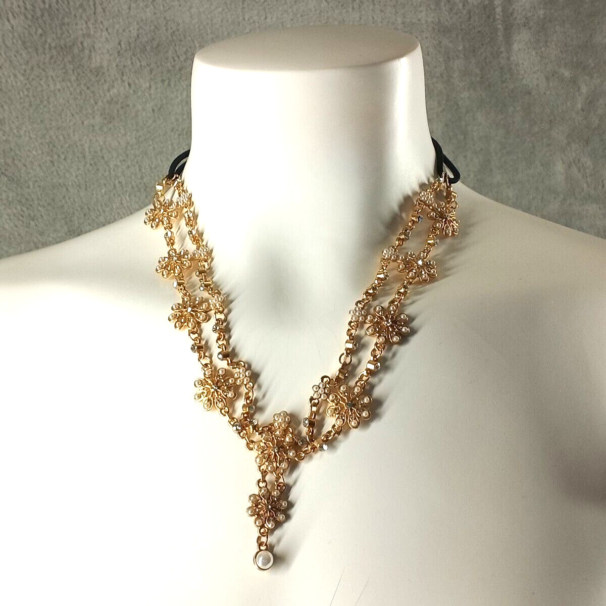 Women’s Floral Rhinestone Necklace One Size Elastic Brass Plated