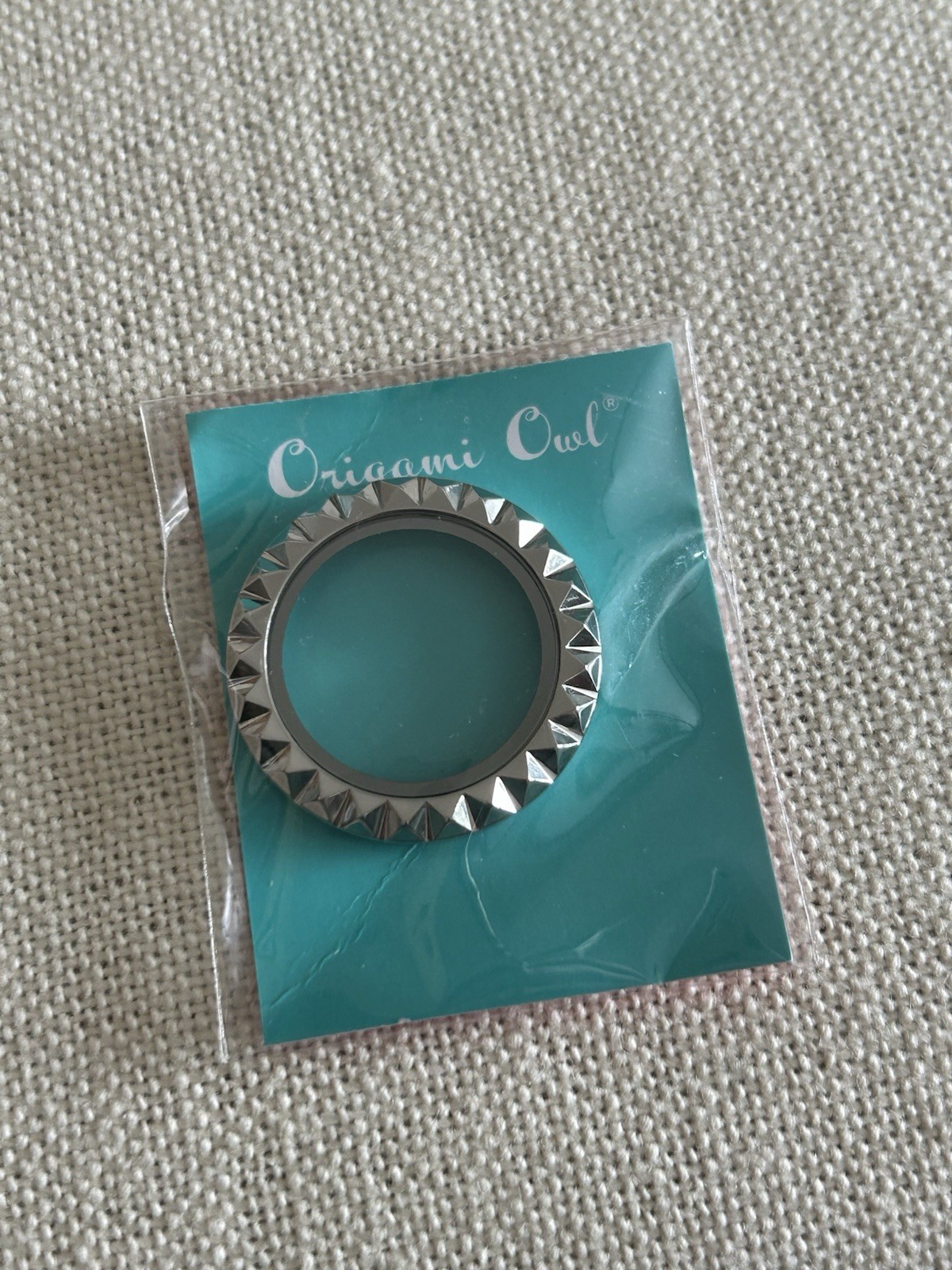 Origami Owl BZ3023 Medium Silver Studded Twist “FACE” Only “New in Package”