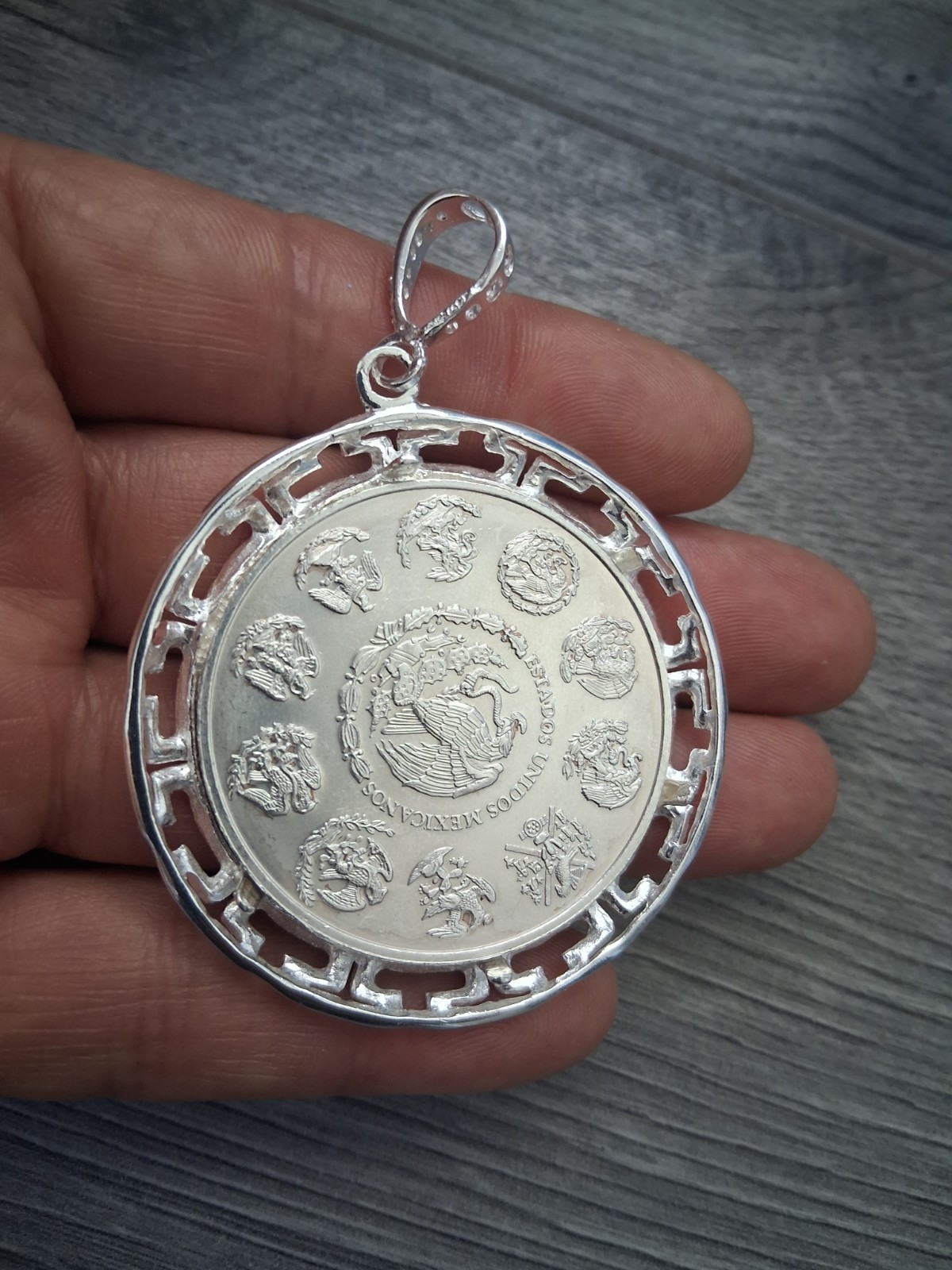 moneda centenario libertad de 1 OZ , moneda y bizel plata 925 plata real MX