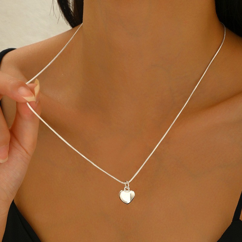 Women’s Heart Pendant Snake Chain Fine Chain Necklace Fashionable Jewelry Copper