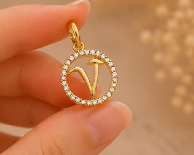1ct Round Cut Simulated Diamond Unisex Initial V Pendant 14k Yellow Gold Plated
