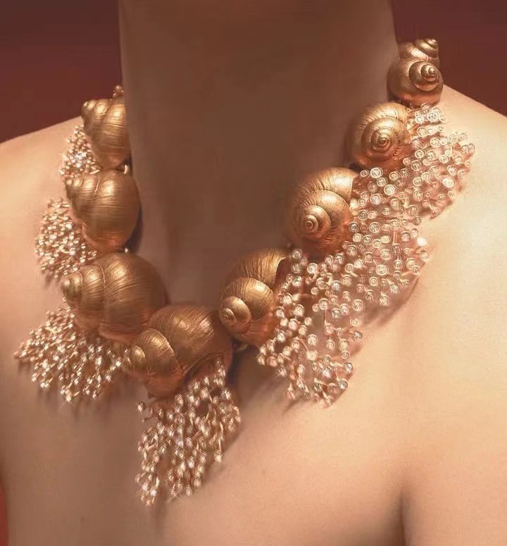 🎁NEW Schiaparelli Women Conch Rhinestone 18K Gold Necklace Lover Gift