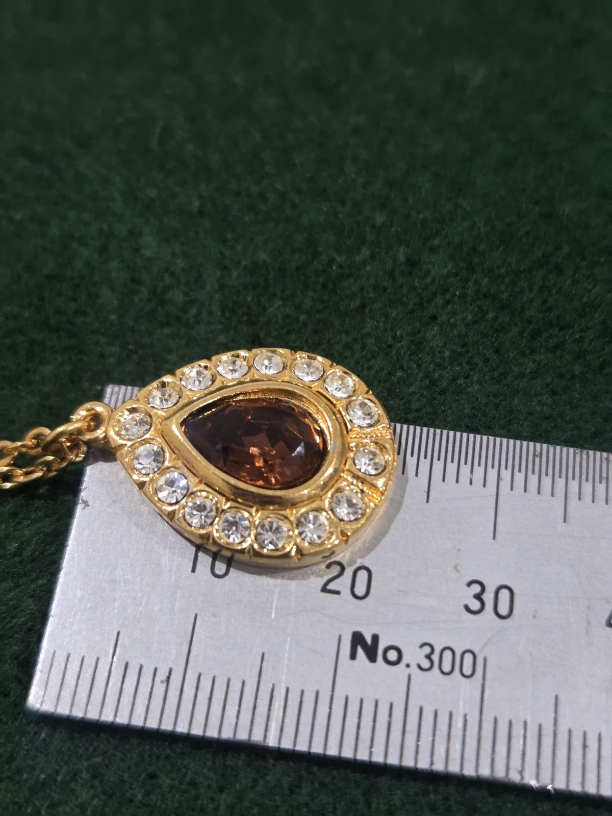 Unworn Vintage Goldtone Amber Rhinestone Teardrop 23x18mm Pendant 46cm Necklace