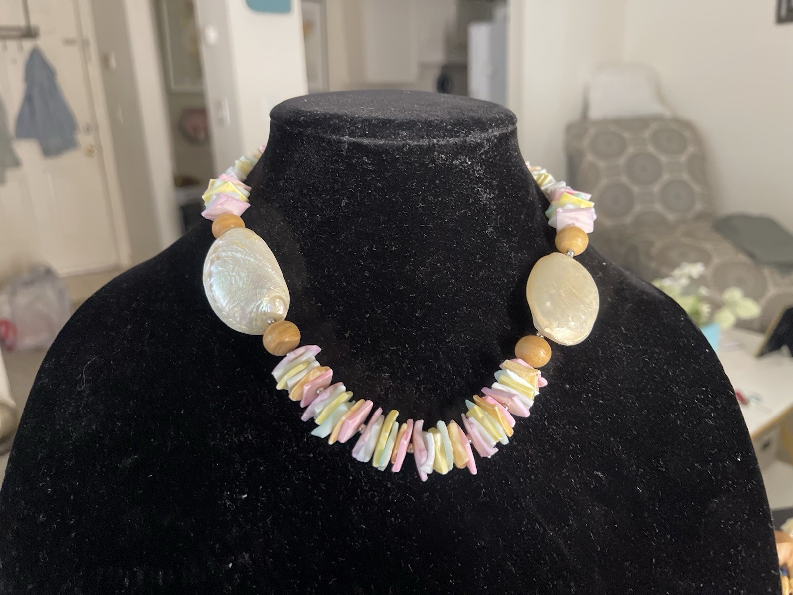 Multicolor Natural Shell Chip Beaded Necklace, Ball/Bead Chain, Spring Ring