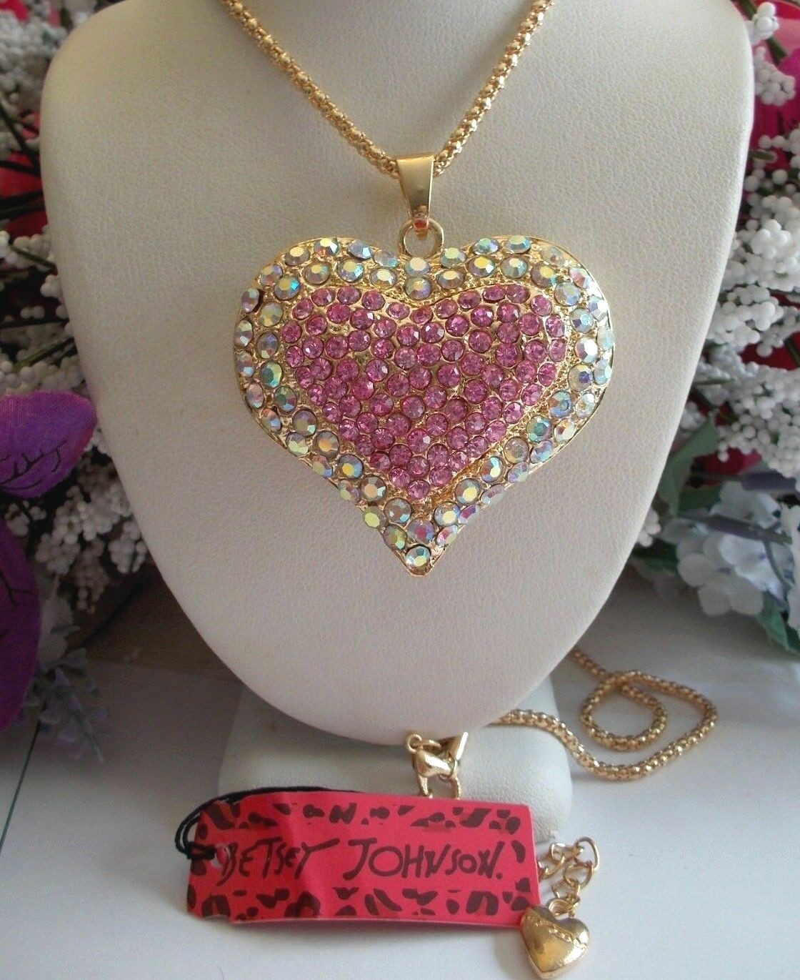 BETSEY JOHNSON SPARKLING CRYSTAL PINK CENTER HEART PENDANT NECKLACE