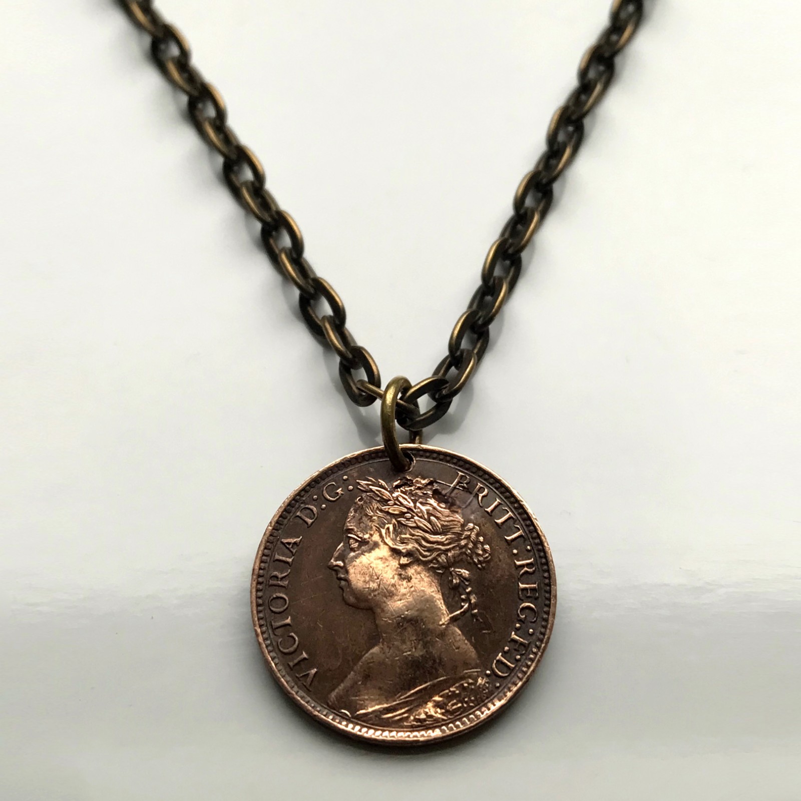 1881 United Kingdom Great Britain 1 Farthing coin pendant Queen Victoria n000232