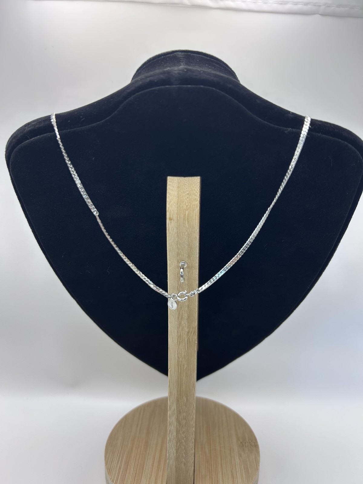 AvonNecklace Silver Tone Lariat Y-Drop Flower Pendant Nature 14 Inch Spring Ring