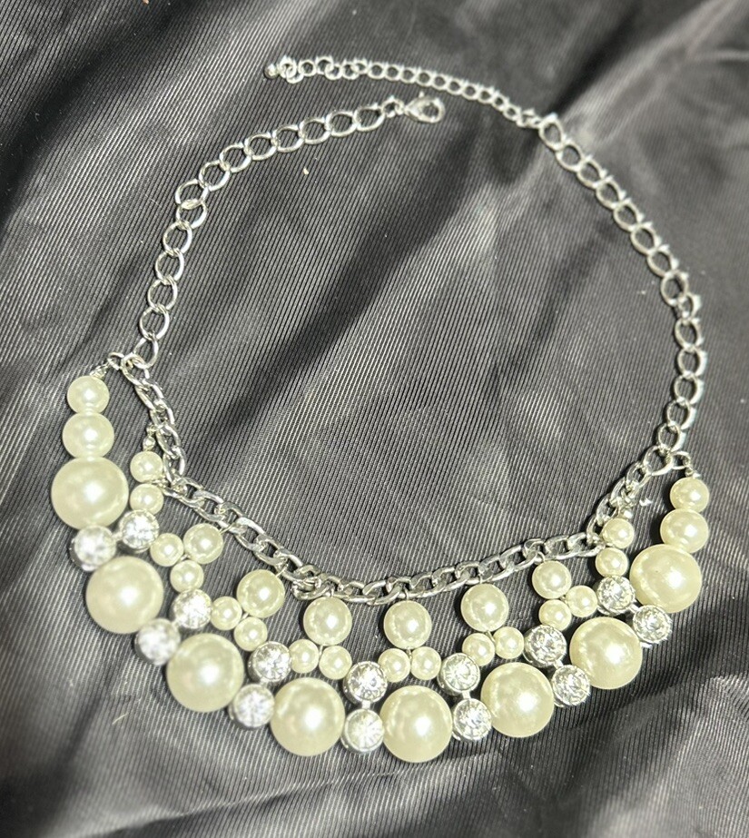 Pretty 20” Large Imitation Faux Pearls & Rhinestones Chunky Necklace