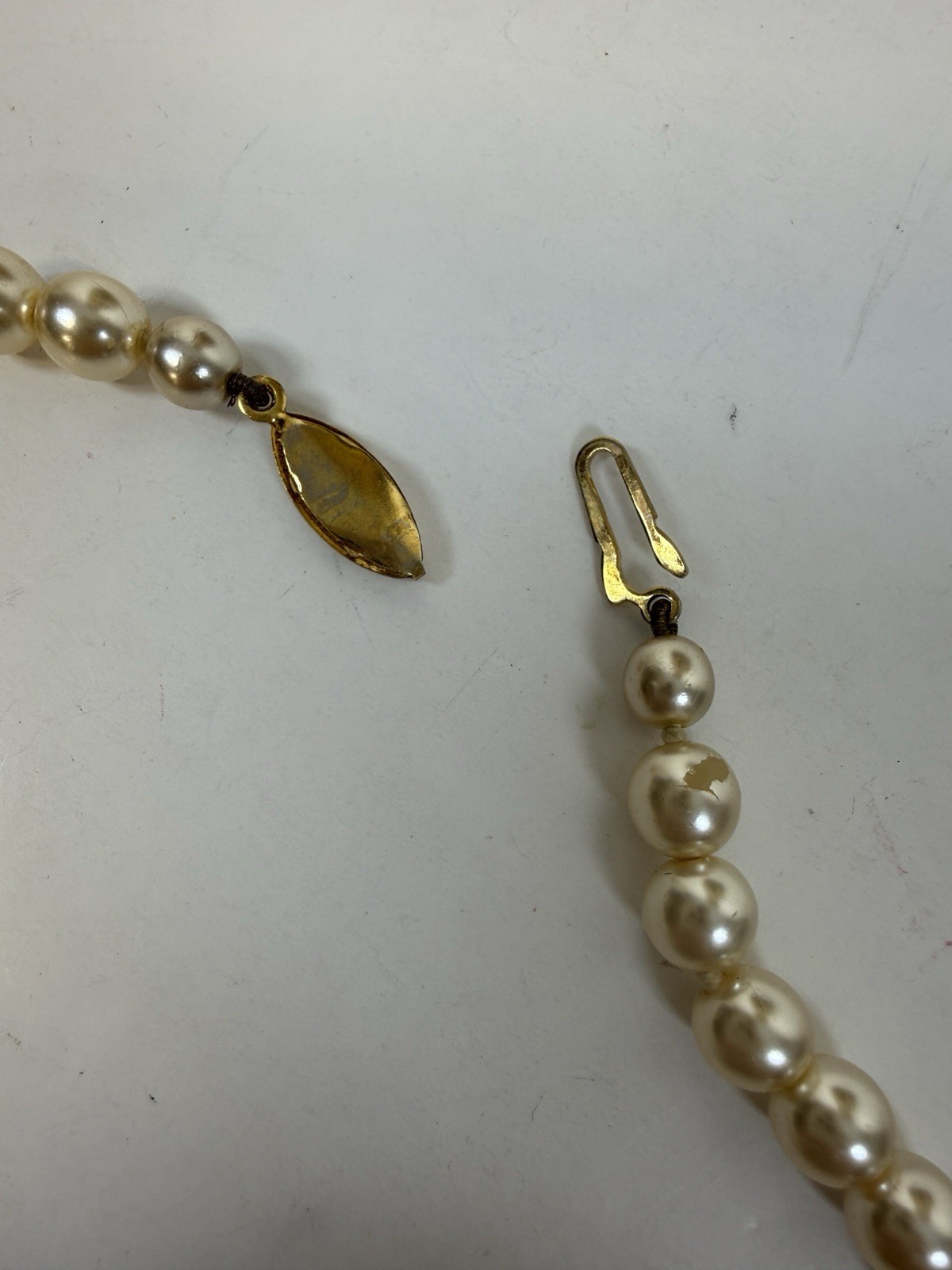 Modern Faux Pearl Necklace Gold Tone Rhinestone Heart Pendant Costume Choker
