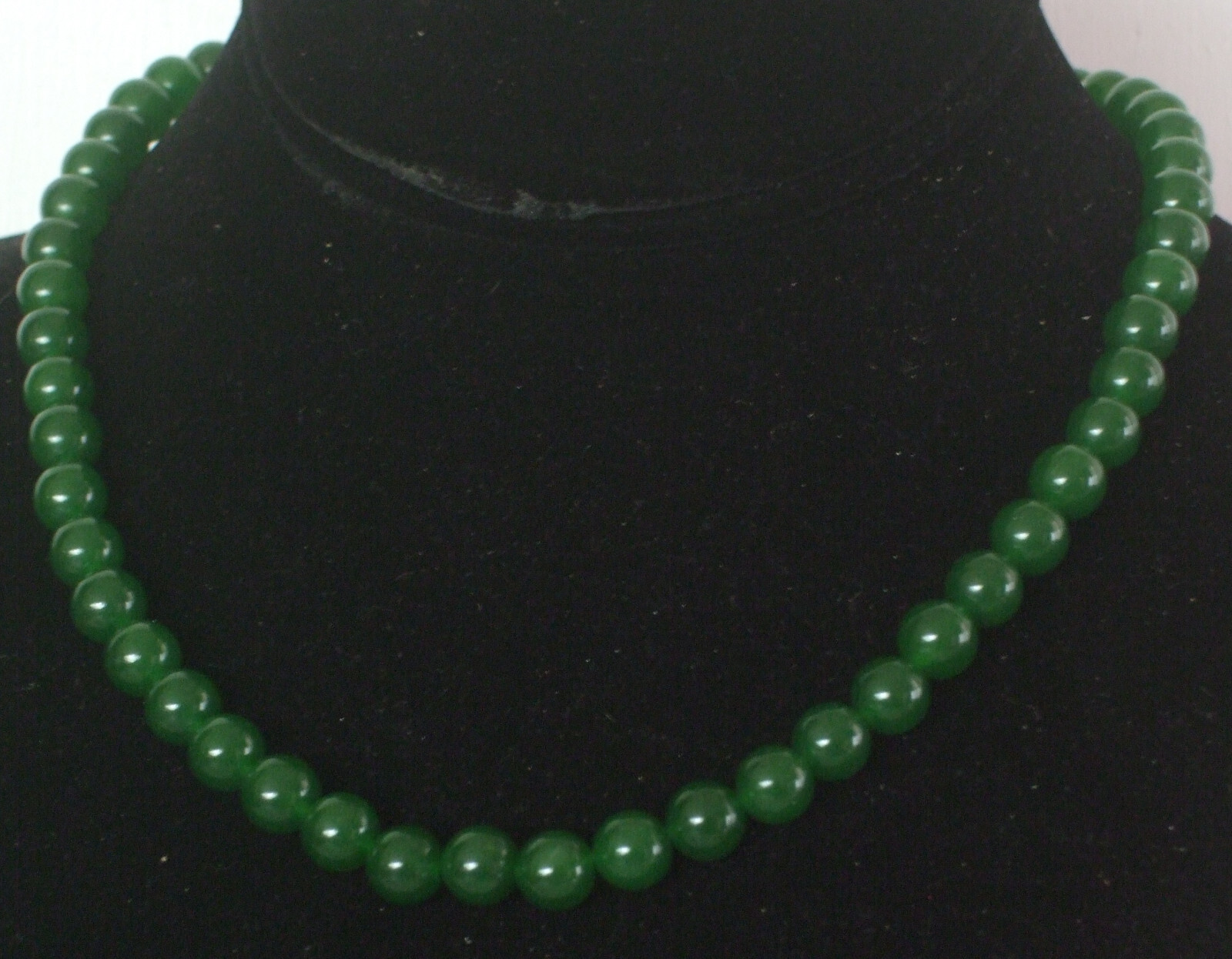 10MM Green Simulated Emerald Gemstone Necklace NEW (in gift bag)