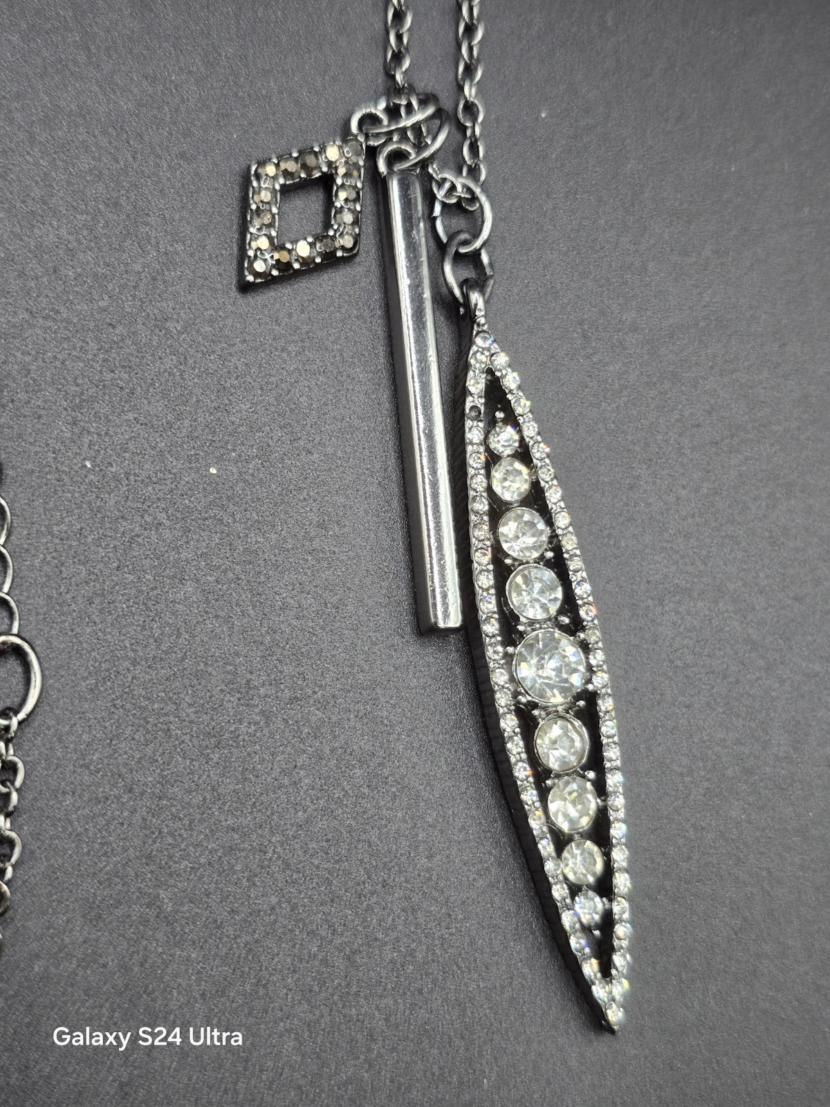 Contempo Style Crystal Pendant Fashion Silver Tone Necklace 20 Inches