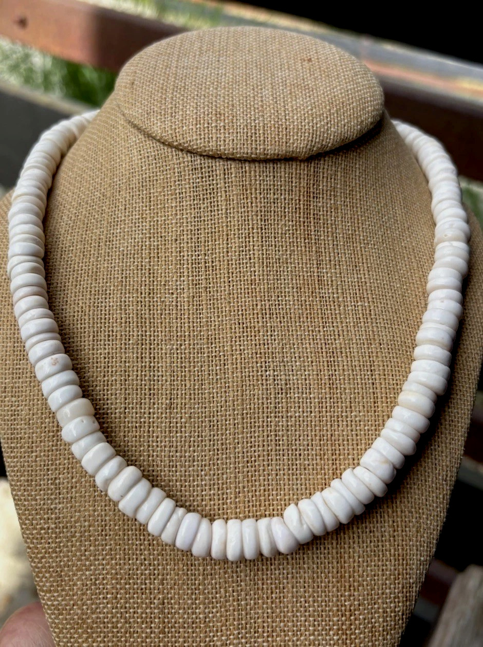 Vintage 19.25 Inch Hawaiian Puka Shell Necklace Large 20mm Shells 73.5 Gr