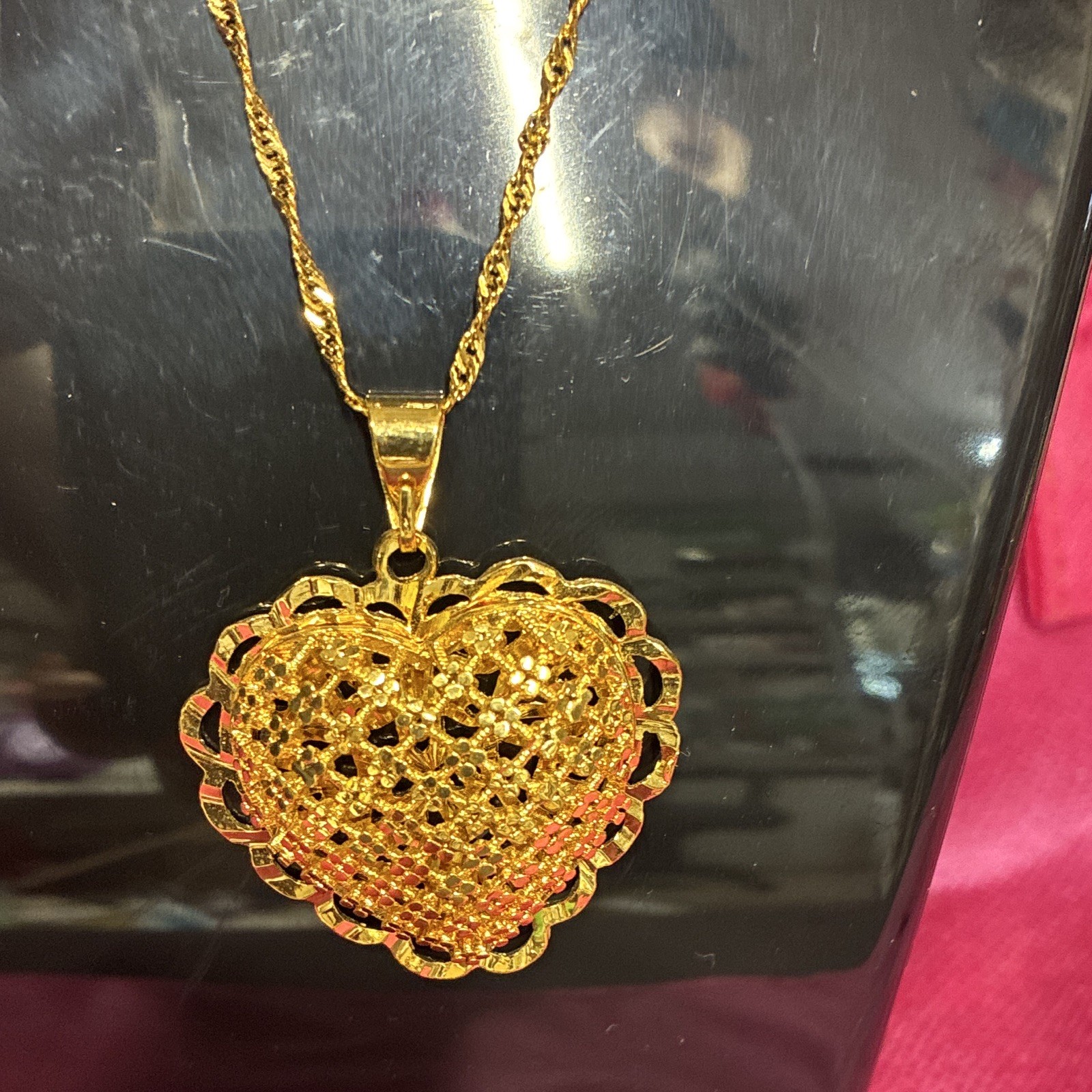 Gold Tone Metal Rope Chain Necklace Heart Charm Pendant No Stone 0 Gems