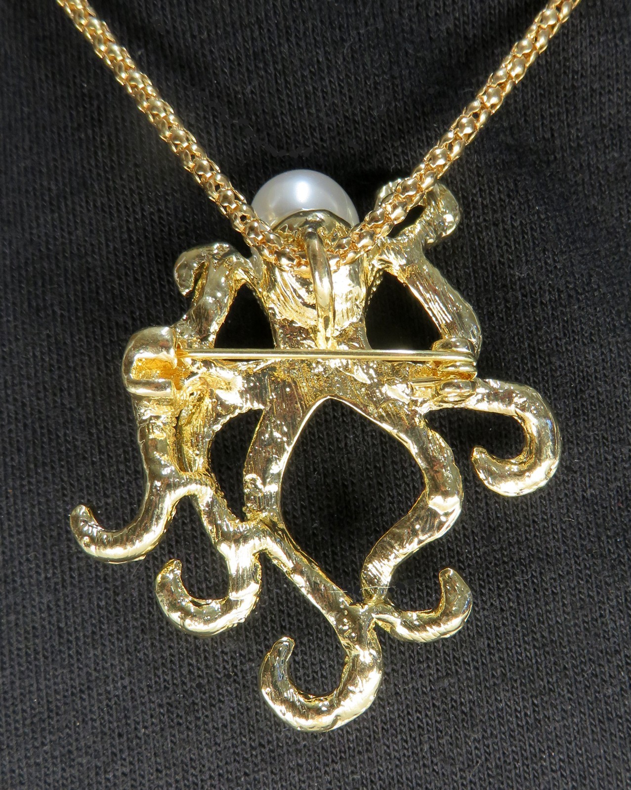 NWT- Betsey Johnson 3-D Goldtone Octopus Pearl Head w/Crystals Brooch Pendant